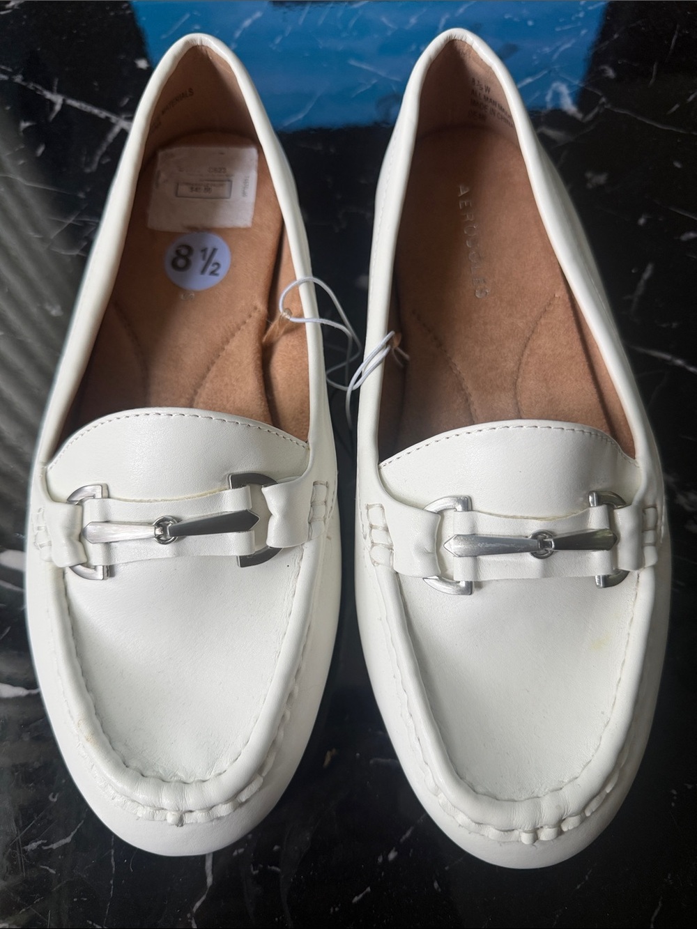 AEROSOLES White Leather Silver-Bit Loafers size 8.5 W